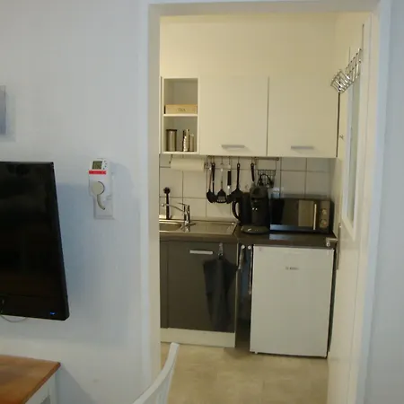 Cenet 1 Apartment
